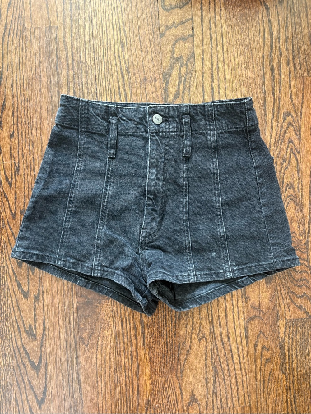 Reformation shorts - Picture 3 of 7